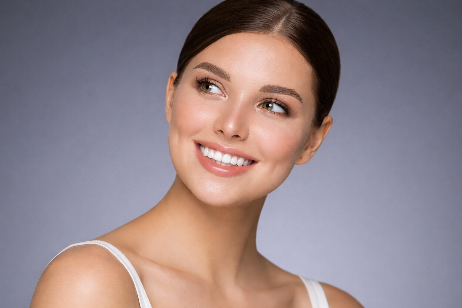 ابتسامة أنثوية بعد التبييض